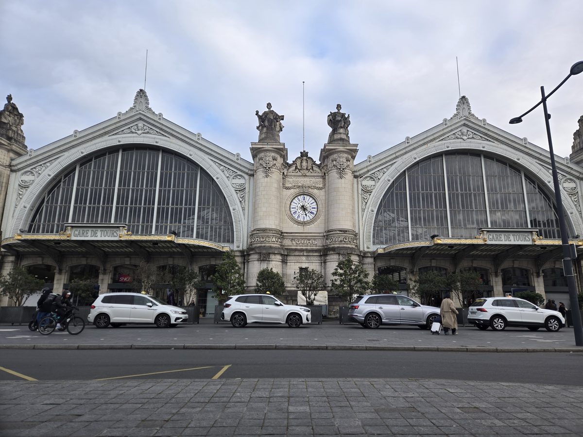 The departure board at Gare de Tours