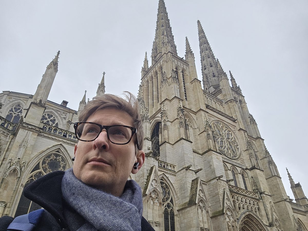 Erik C. Taylor in front of Cath&eacute;drale Saint-Andr&eacute;