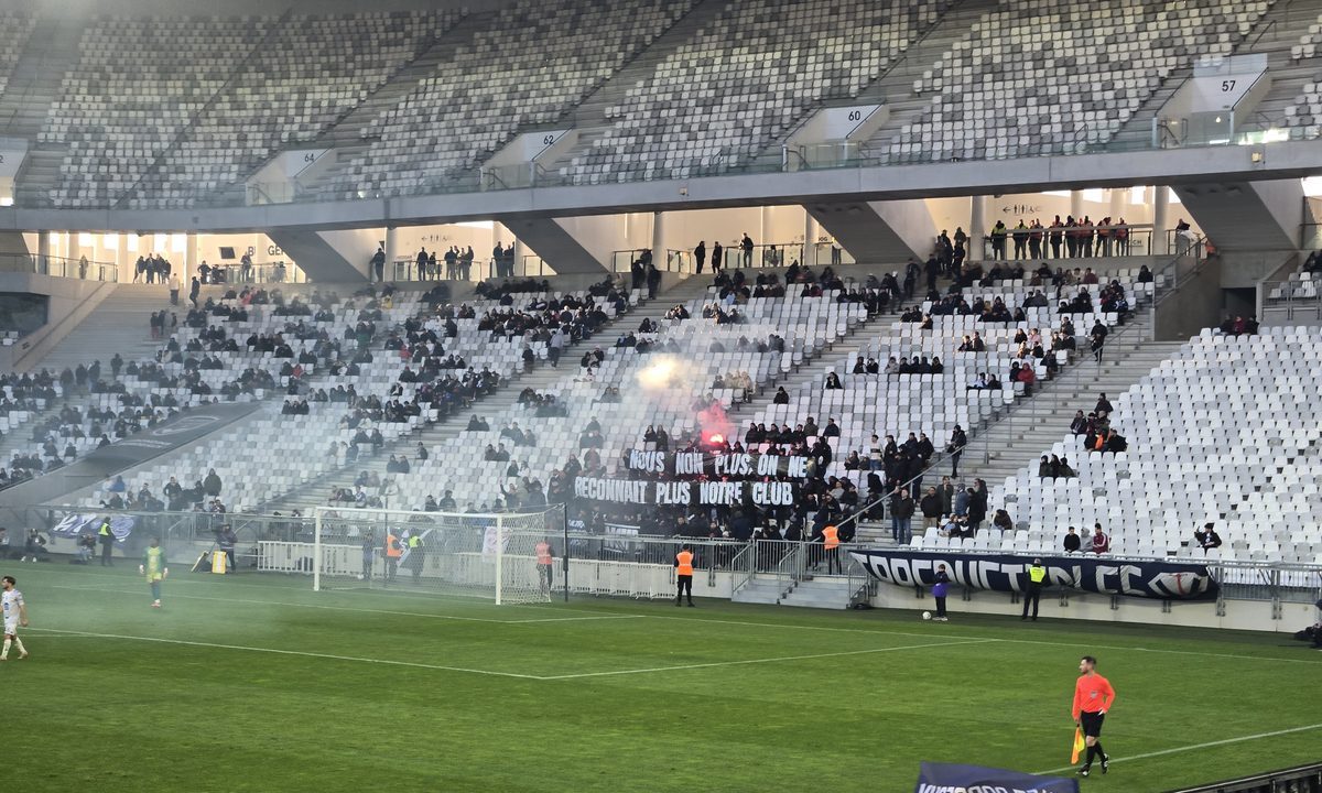 Chauray&rsquo;s traveling ultras with a banner and a single flare in the mostly empty away section